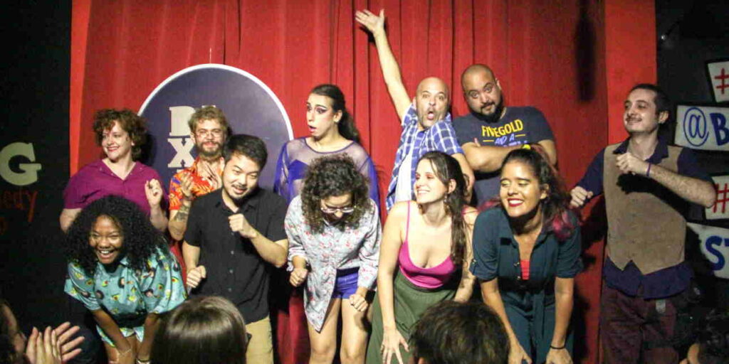 Régis Araújo e a turma do 321 Cena numa noite de improviso lá no Clube Barbixas